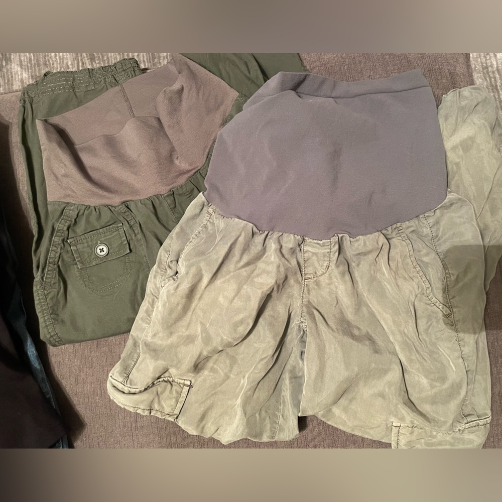 Lot of 2 lightweight crop cargo pants
